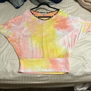 Short sleeve tie dye knit v neck